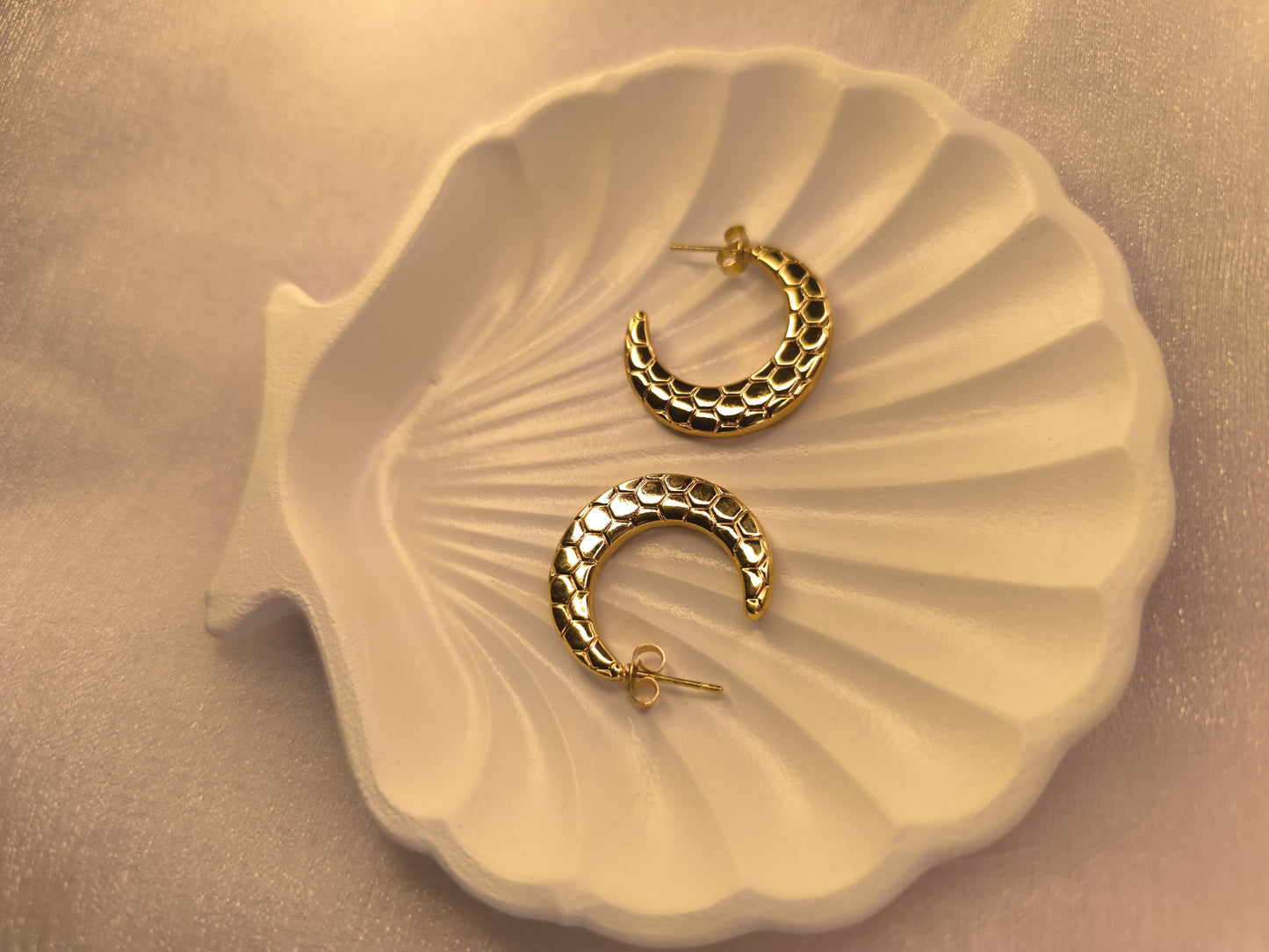 Moonbeam Hoops – Honeycomb Gold Crescent