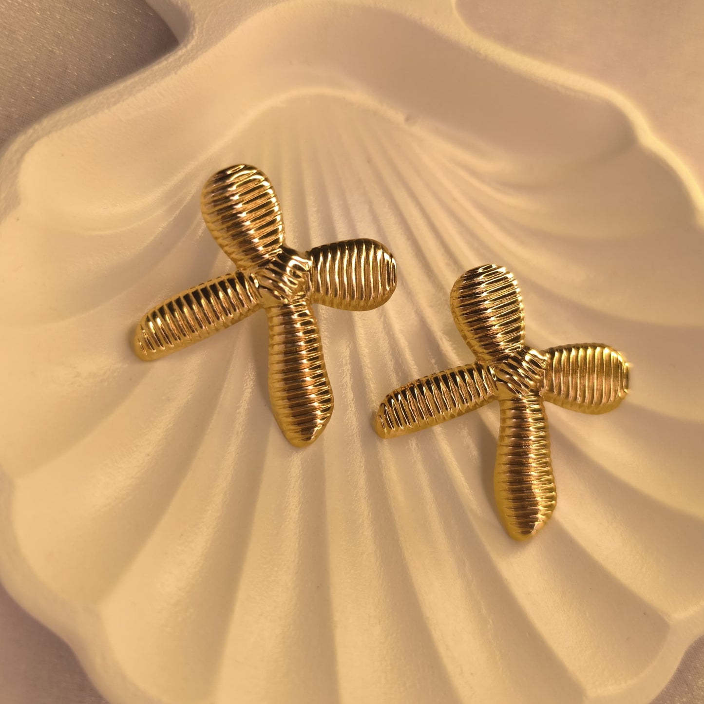 Ribbed Bow Studs – Golden Gleam Edition