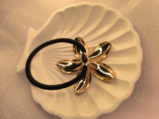 Golden Bloom Hair Tie – Sculpted Flower Charm