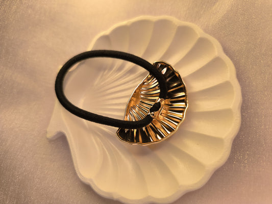 Gleaming Shell Hair Tie – Coastal Gold Charm