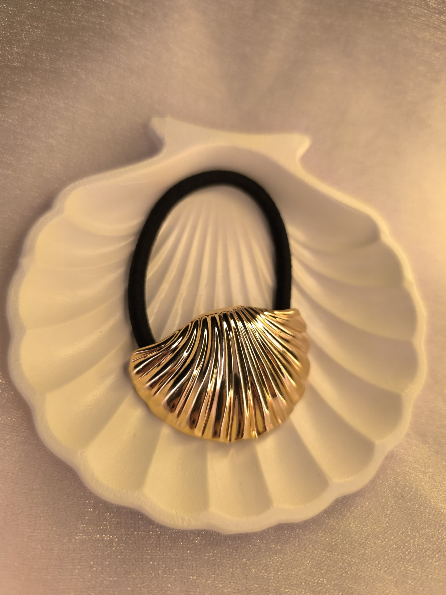 Gleaming Shell Hair Tie – Coastal Gold Charm