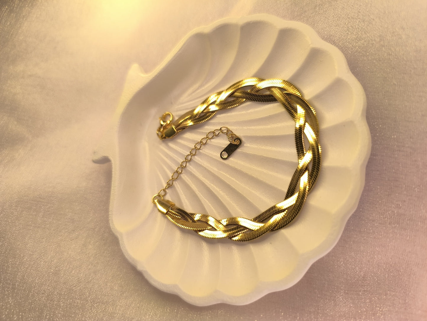 Twist & Shine Gold Mesh Bracelet