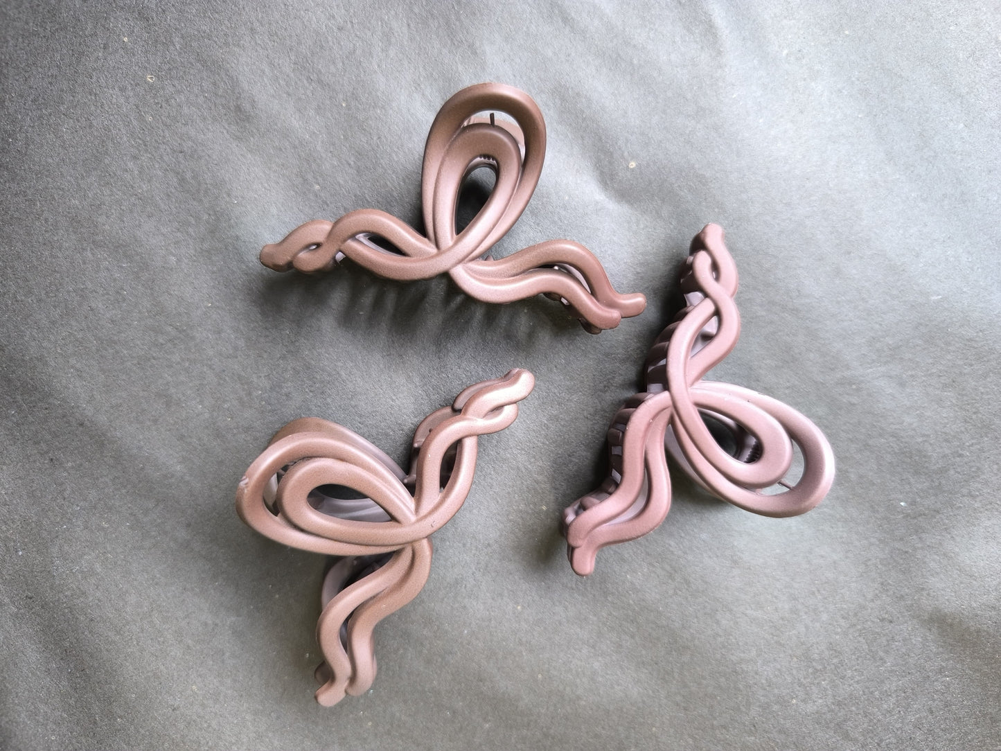 Wavy Claw Clutch