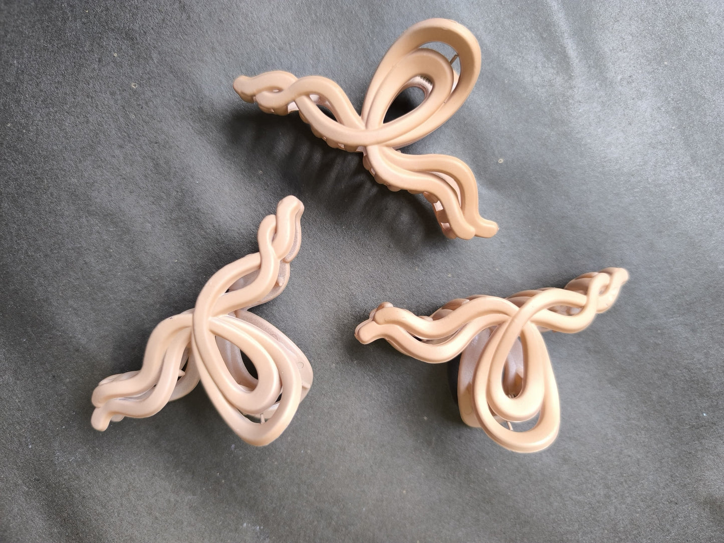 Wavy Claw Clutch