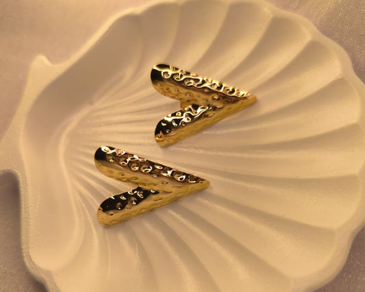 Flash Bolt Heart Studs – Hammered Gold Lightning
