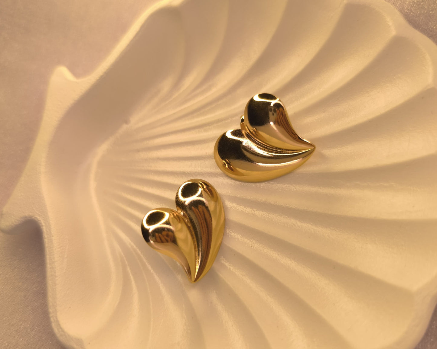 Puff Heart Studs – Glossy Gold Mini