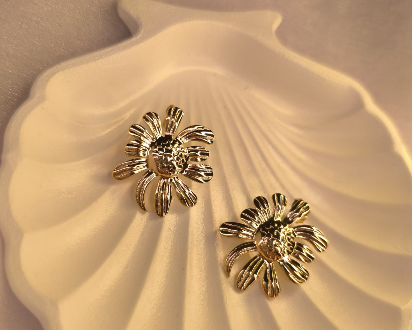 Daisy Bloom Studs – Golden Petals of Joy