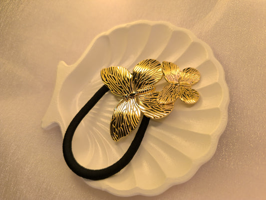 Buttergold Bloom Hair Tie – Floral Elegance for Your Everyday Bun
