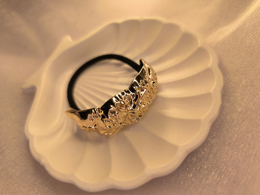 Molten Gold Sculpted Hair Tie – Abstract Luxe Finish