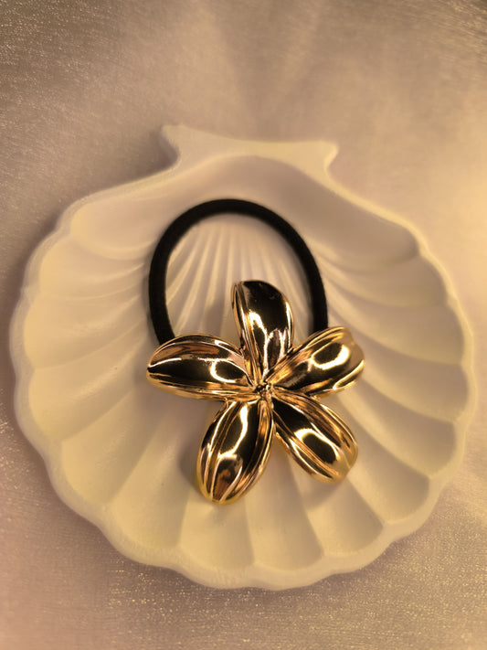 Golden Bloom Hair Tie – Sculpted Flower Charm