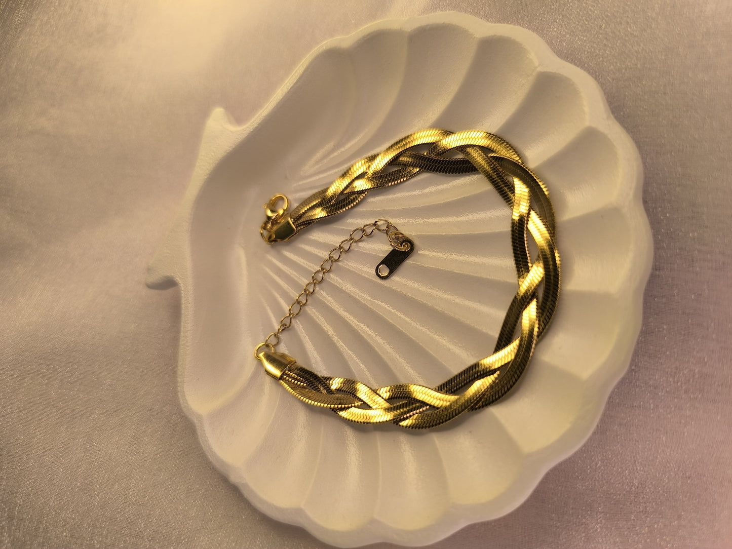 Twist & Shine Gold Mesh Bracelet