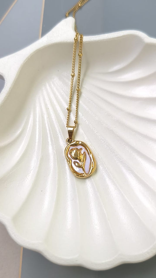 White Flower Pendant Necklace