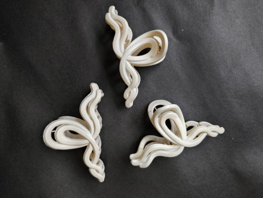 Wavy Claw Clutch